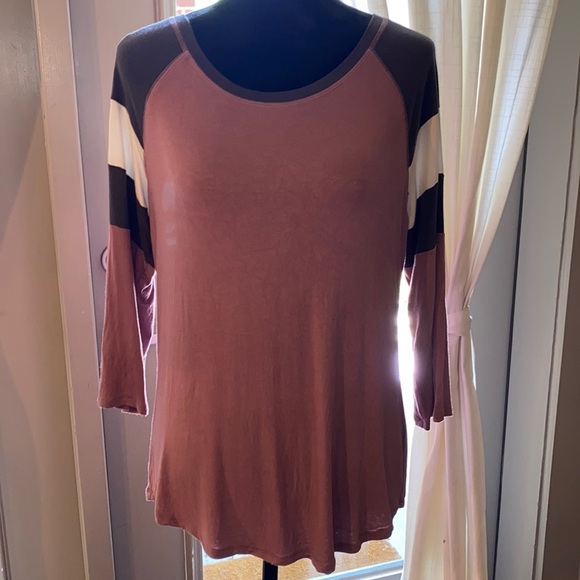 24/7 maurices Tops - 24/7 Maurices mauve pink dark gray & white jersey like womens top casual shirt S